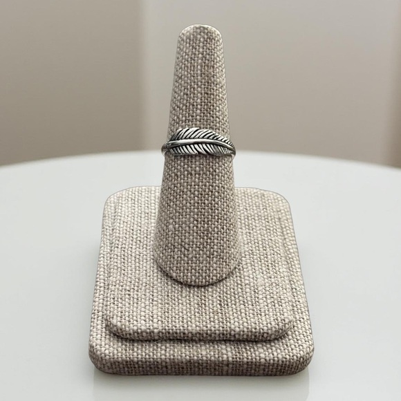 NWT 925 Sterling Silver Oxidized Feather Ring! Available in Sizes 5-10! NEW! - Picture 7 of 7